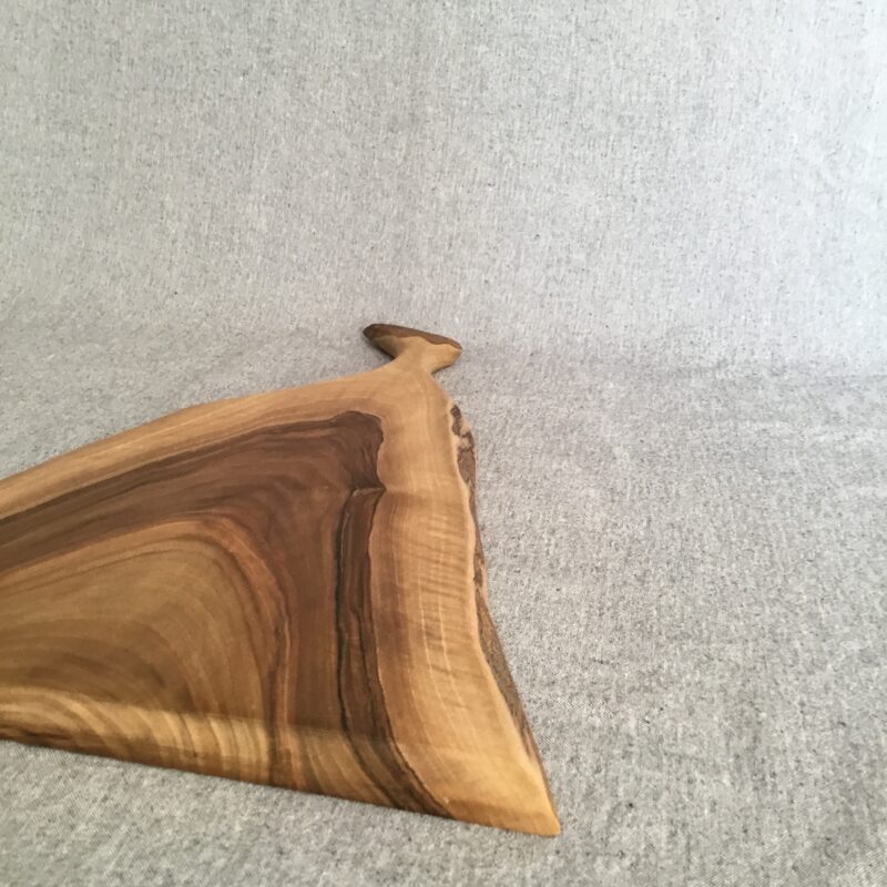 Deska 325 do serów i przekąsek – naturalne drewno orzechowe