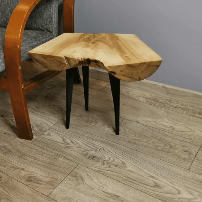 Drewniany stolik kawowy – naturalny design, Marekwood