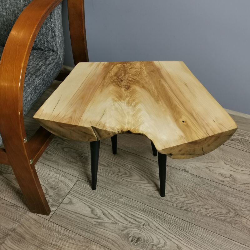 Stolik kawowy – drewniany stolik do salonu