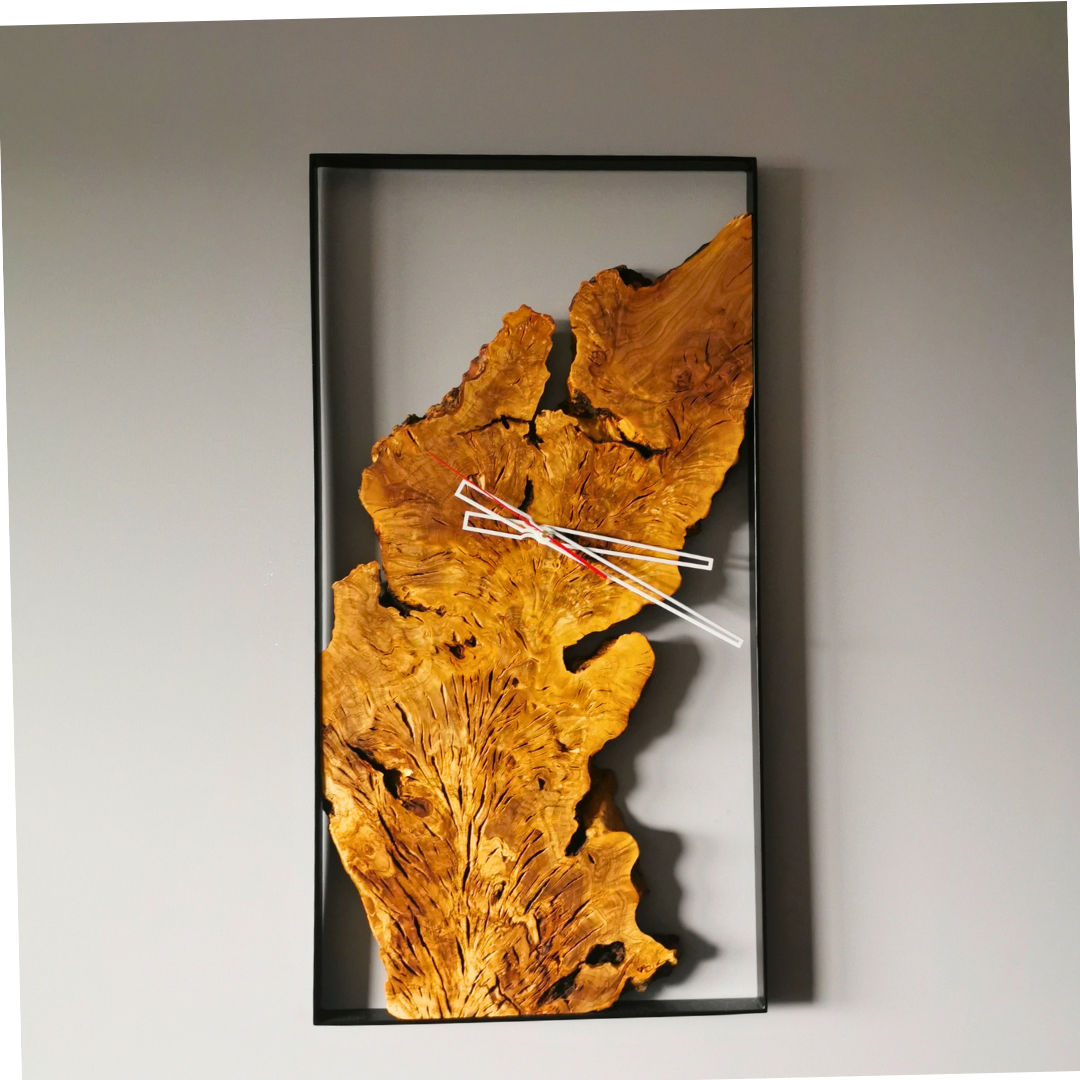 Zegar ścienny z naturalnego plastra drewna w metalowej ramie – handmade Marekwood