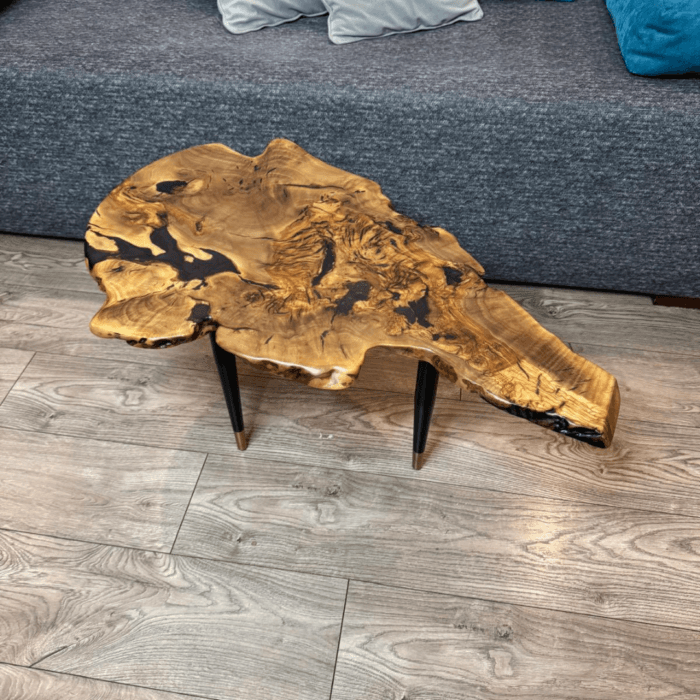 Stolik kawowy handmade z drewna i żywicy w stylu loft
