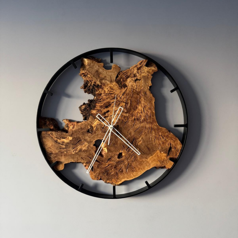 rustykalny drewniany zegar ścienny z drewna oliwnego