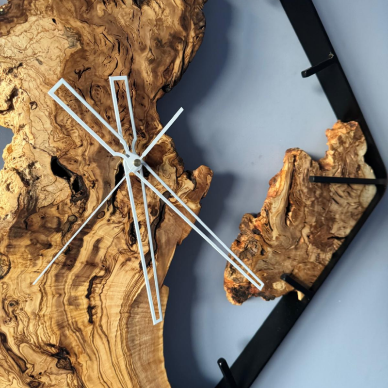 zegar do salonu z naturalnego drewna handmade